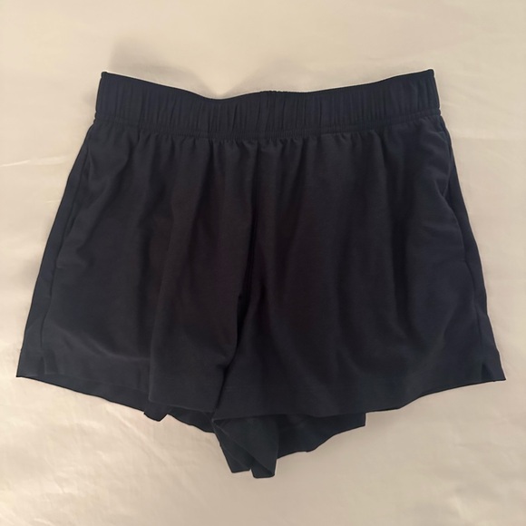 Old Navy CloudMotion Shorts - Picture 1 of 4